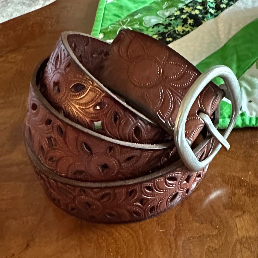 Fossil Tooled Brown Leather Belt with Oval Buckle size large NWT